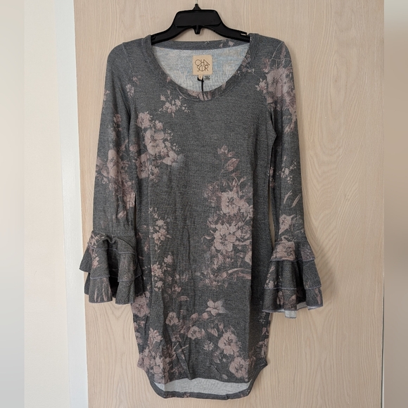 *NEW* Chaser Brand Floral Ruffle Long Sleeve Shirt - Size Small NWT - Picture 1 of 8